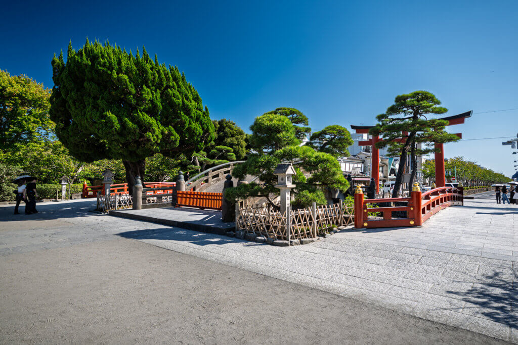 Taiko Bridge at Tsurugaoka Hachimangū in Kamakura, a bright red arched bridge near the shrine’s entrance.