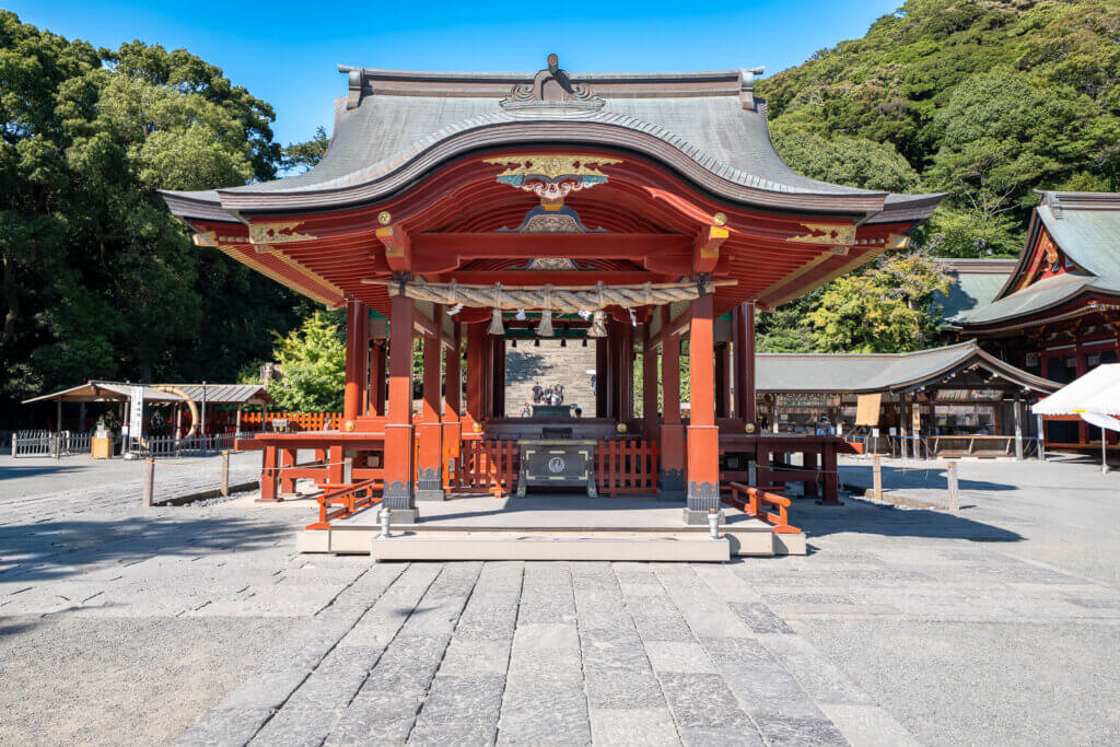 Kaguraden at Tsurugaoka Hachimangū with white lanterns and an open wooden stage.