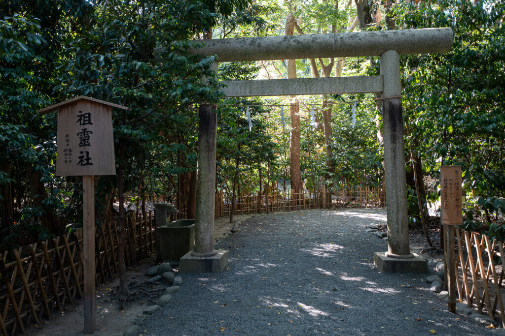 Soreisha ancestral shrine behind the sake barrel wall at Tsurugaoka Hachimangū.