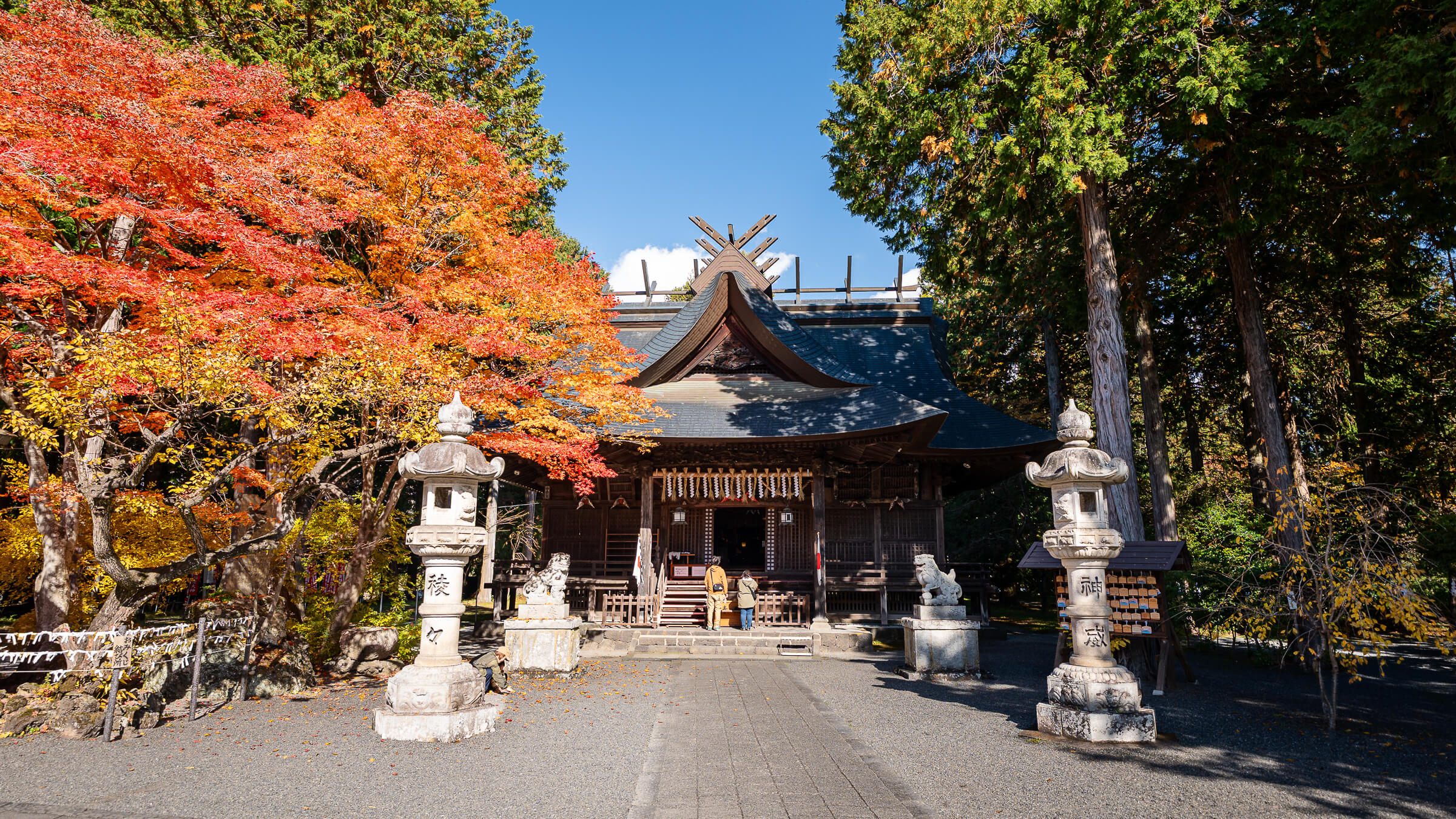 Fuji Omuro Sengen Shrine: Cherry Blossoms, Autumn Color and Visiting Guide