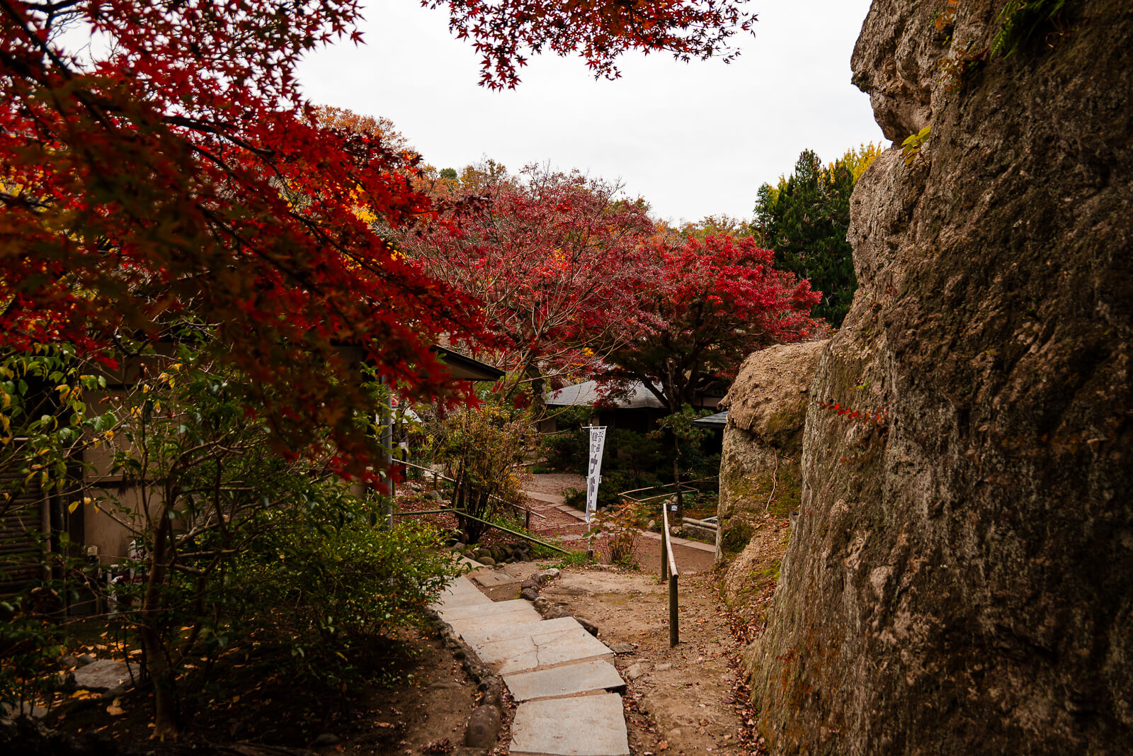 Narrow pathway between rock cliffs behind Jōchi-ji Temple