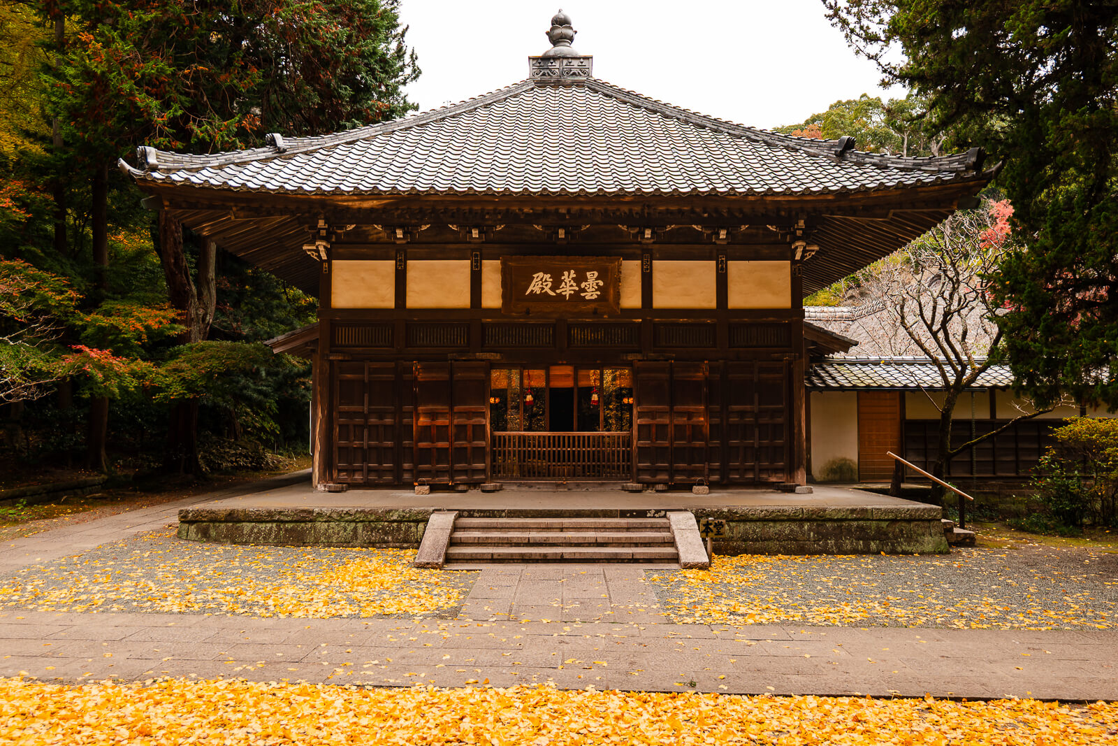Front view of the Hondō at Jōchi-ji Temple in Kita-Kamakura