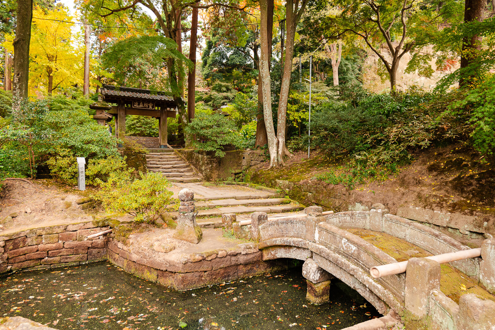 Stone bridge crossing the pond leads to the main gate entrance of Jōchi-ji Temple
