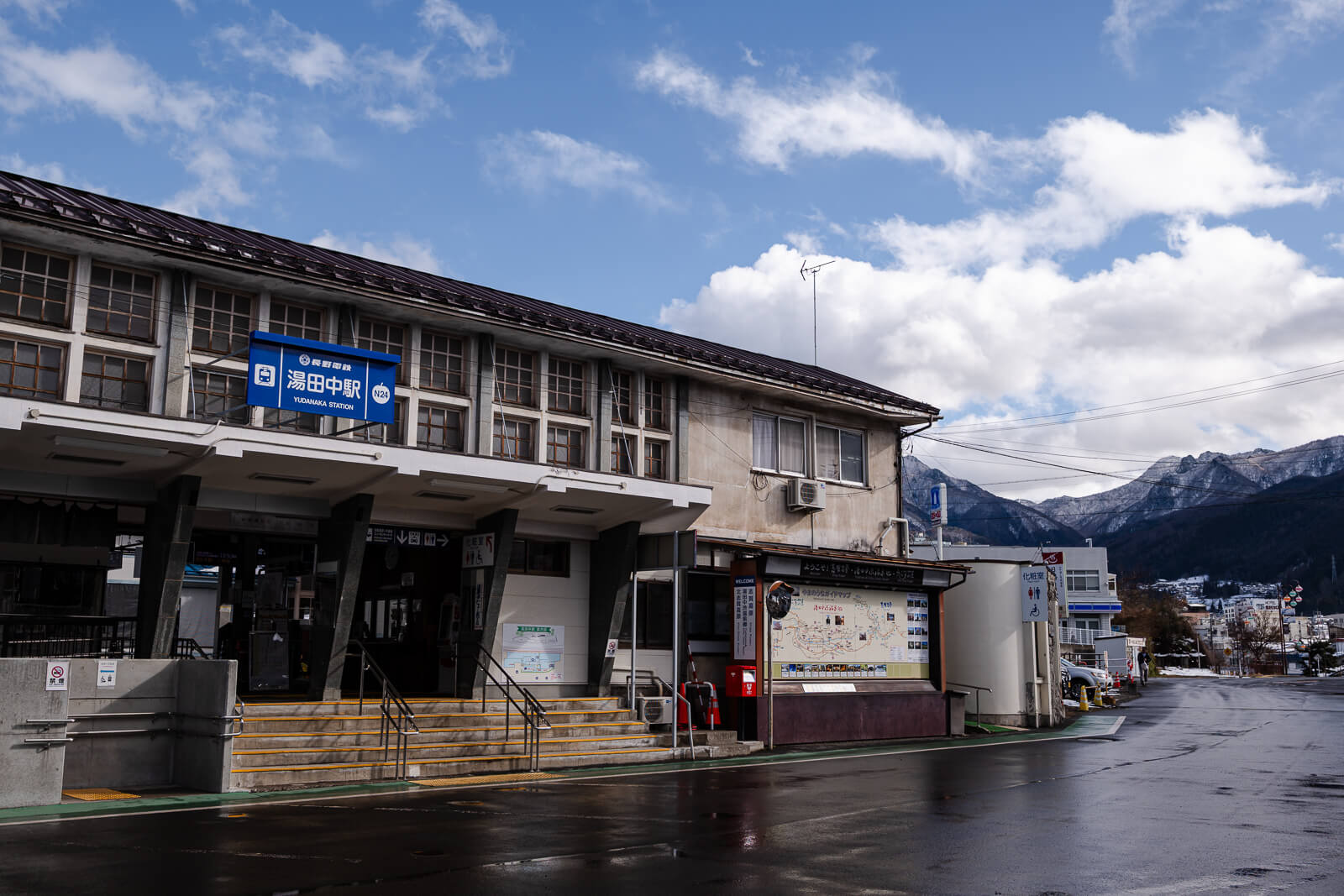 Nagano Dentetsu Yudanaka Station entrance and forecourt area