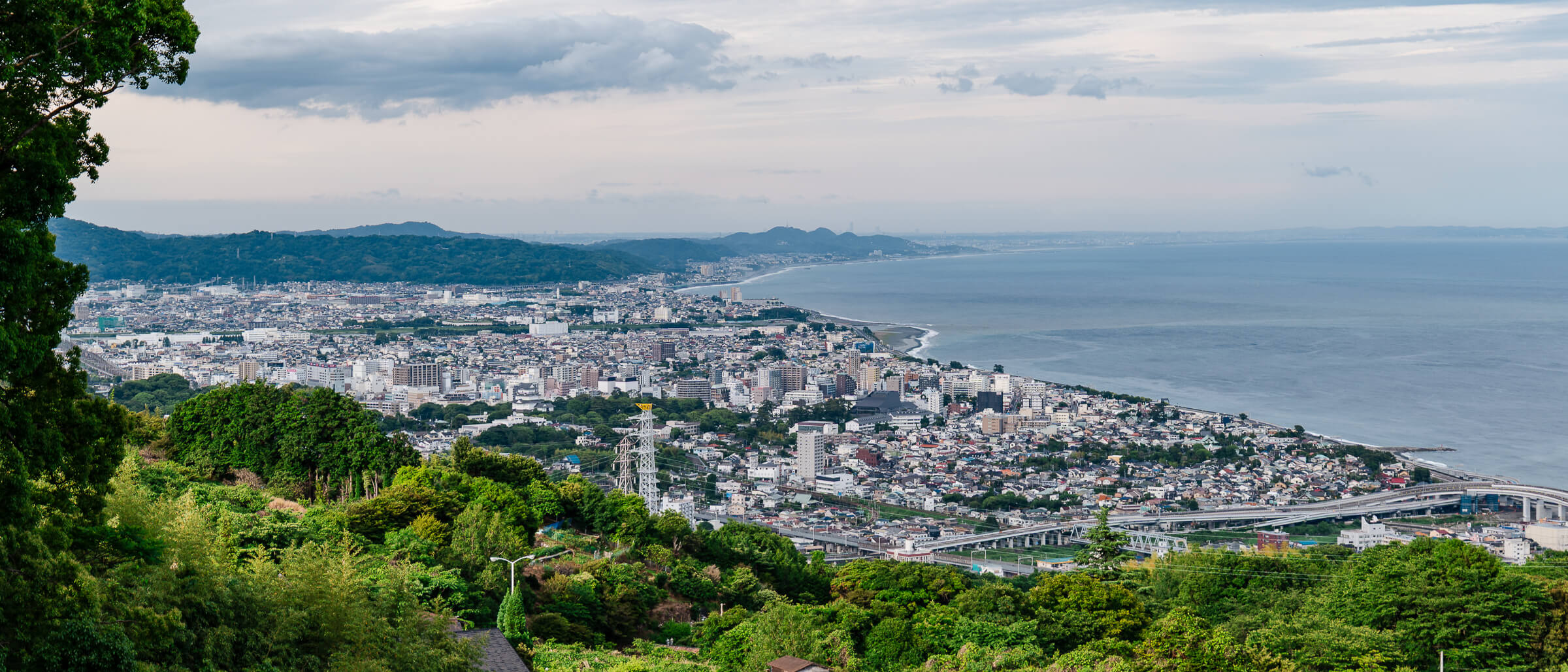 Ishigakiyama Castle Ruins reveal how the coastline, castle district, station area, and surrounding mountains