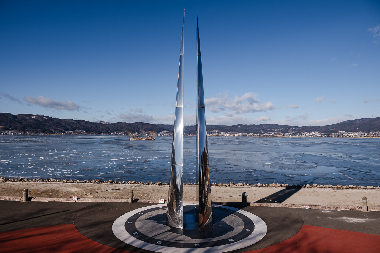 Vertical sculpture and lake horizon at Sekicho Park