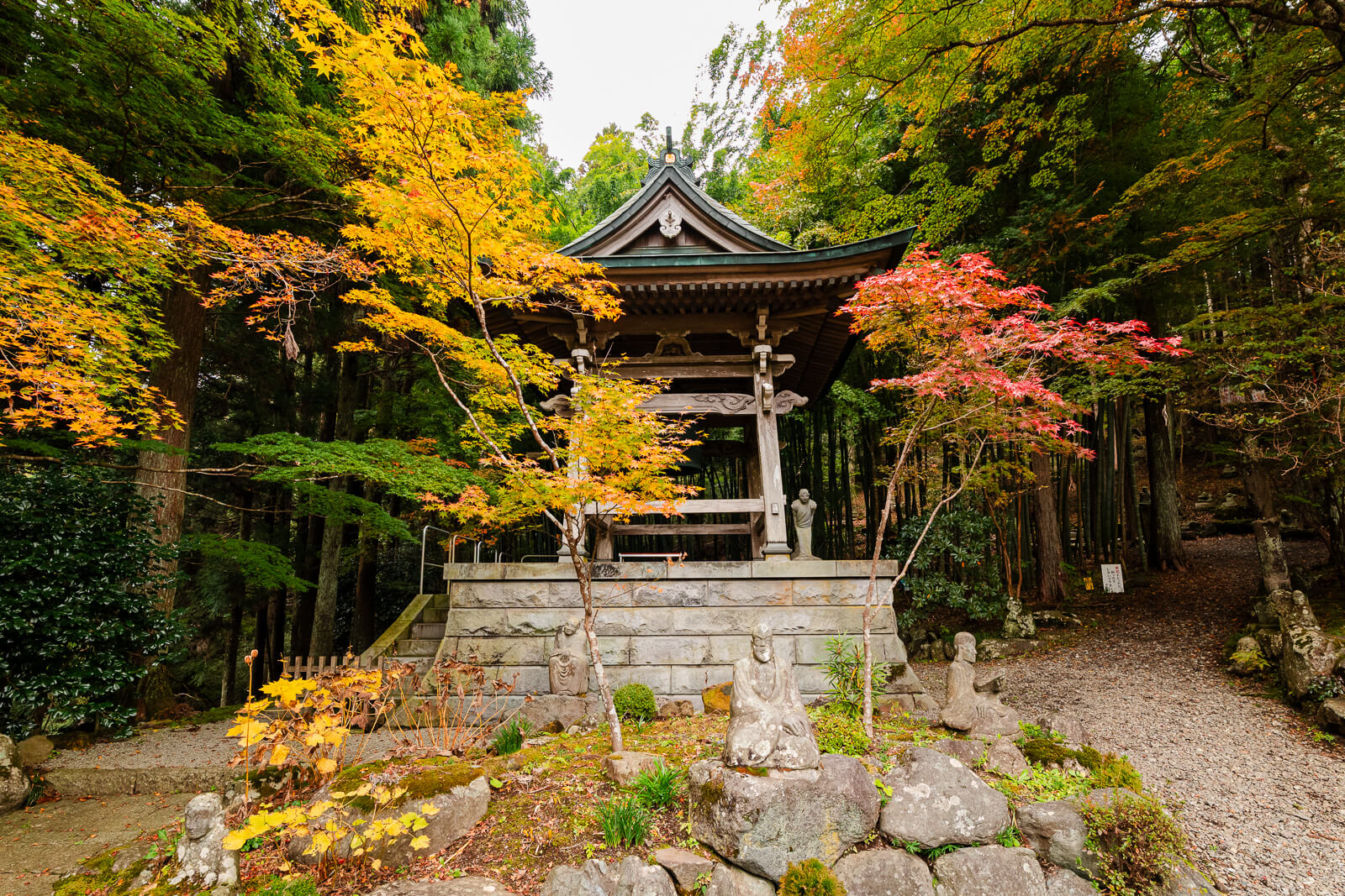 Bell tower beside the left-hand route into the wooded grounds at Choanji Temple