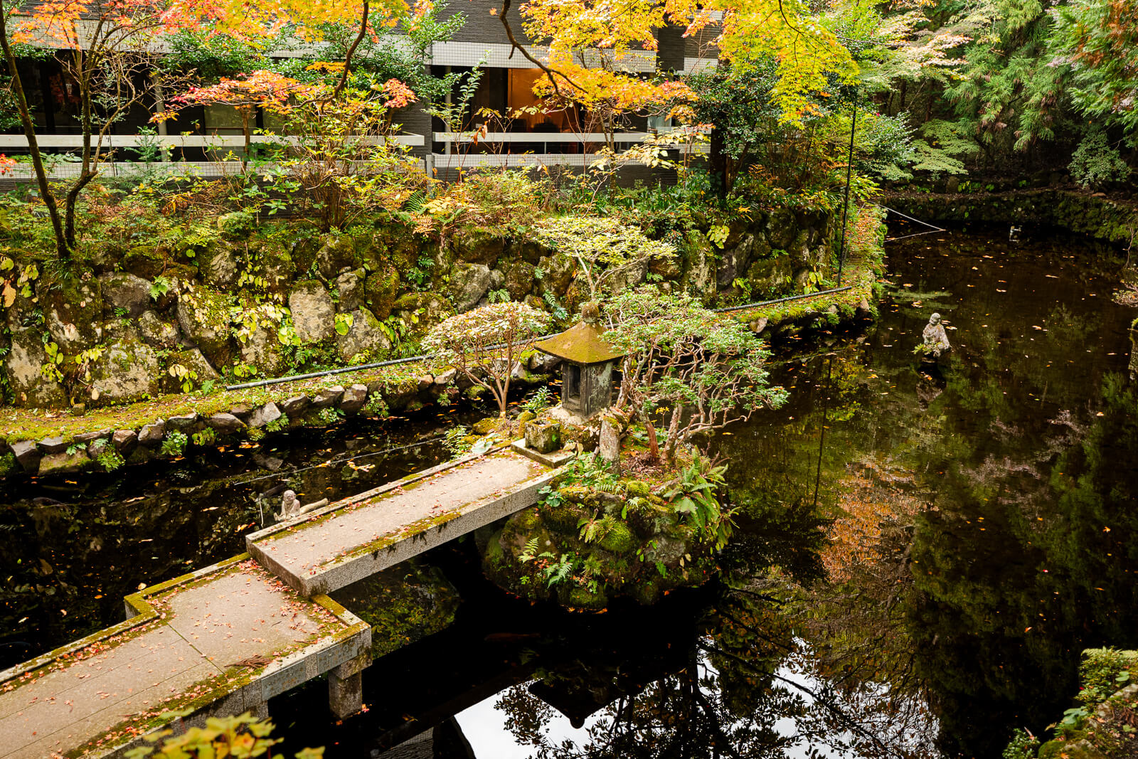 Pond and narrow crossing beside the approach at Choanji Temple in Hakone