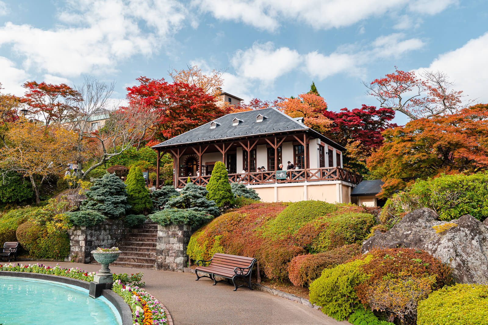 Café PIC beside the fountain and autumn gardens at Hakone Gora Park