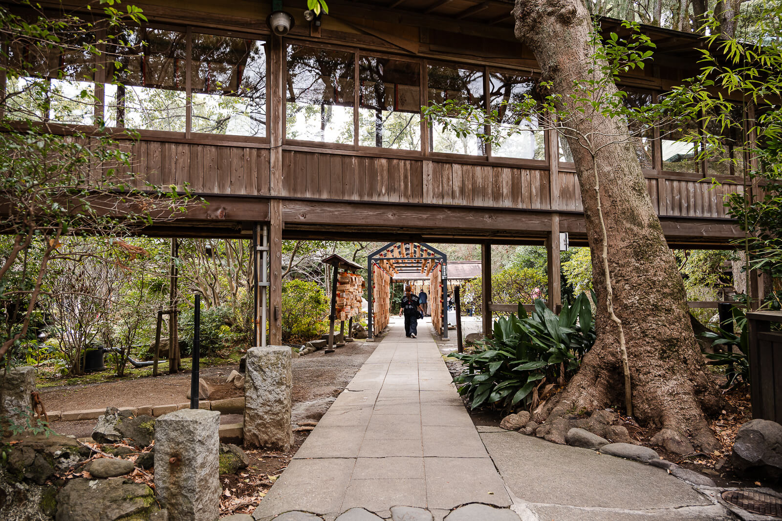 Open approach area at Hotoku Ninomiya Shrine below Odawara Castle