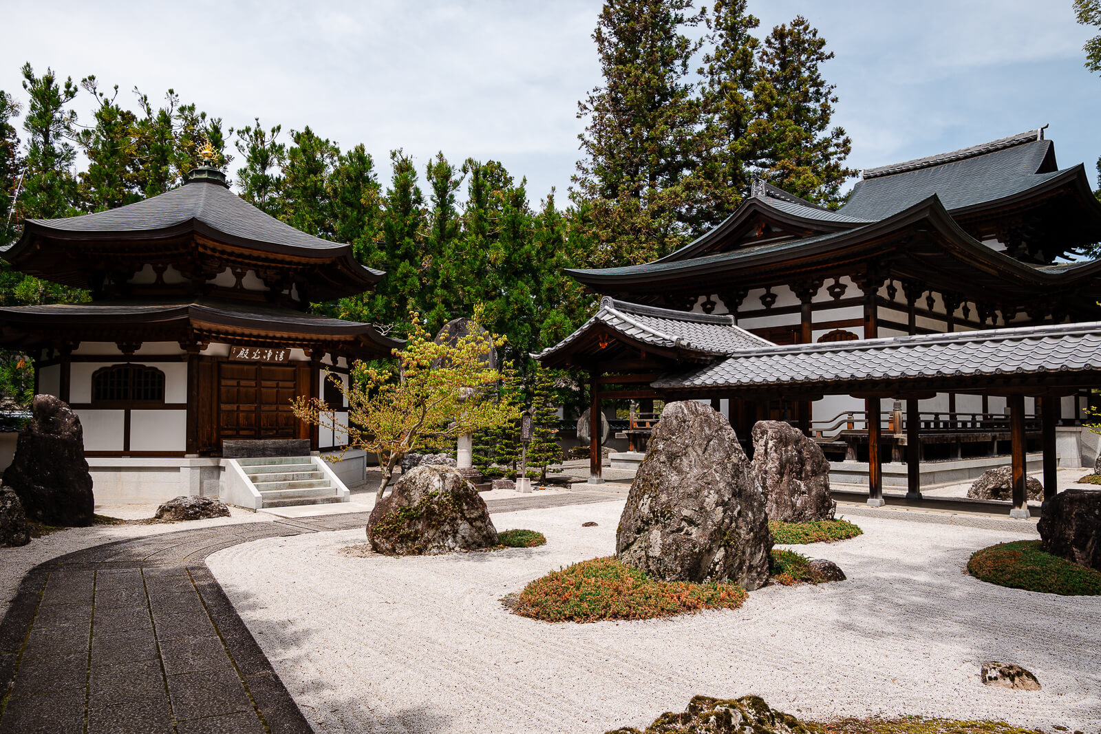Garden stones and temple buildings at Jiunji Temple in Shimosuwa
