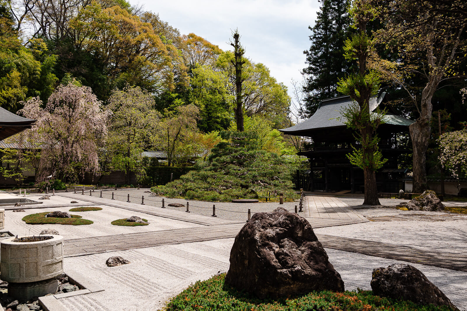 Rock garden and temple grounds at Jiunji Temple in Shimosuwa