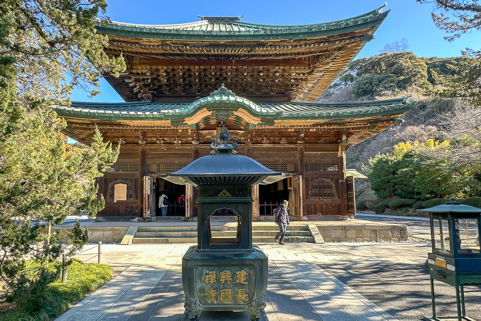 Buddha Hall and incense burner beneath a blue winter sky at Kencho-ji Temple
