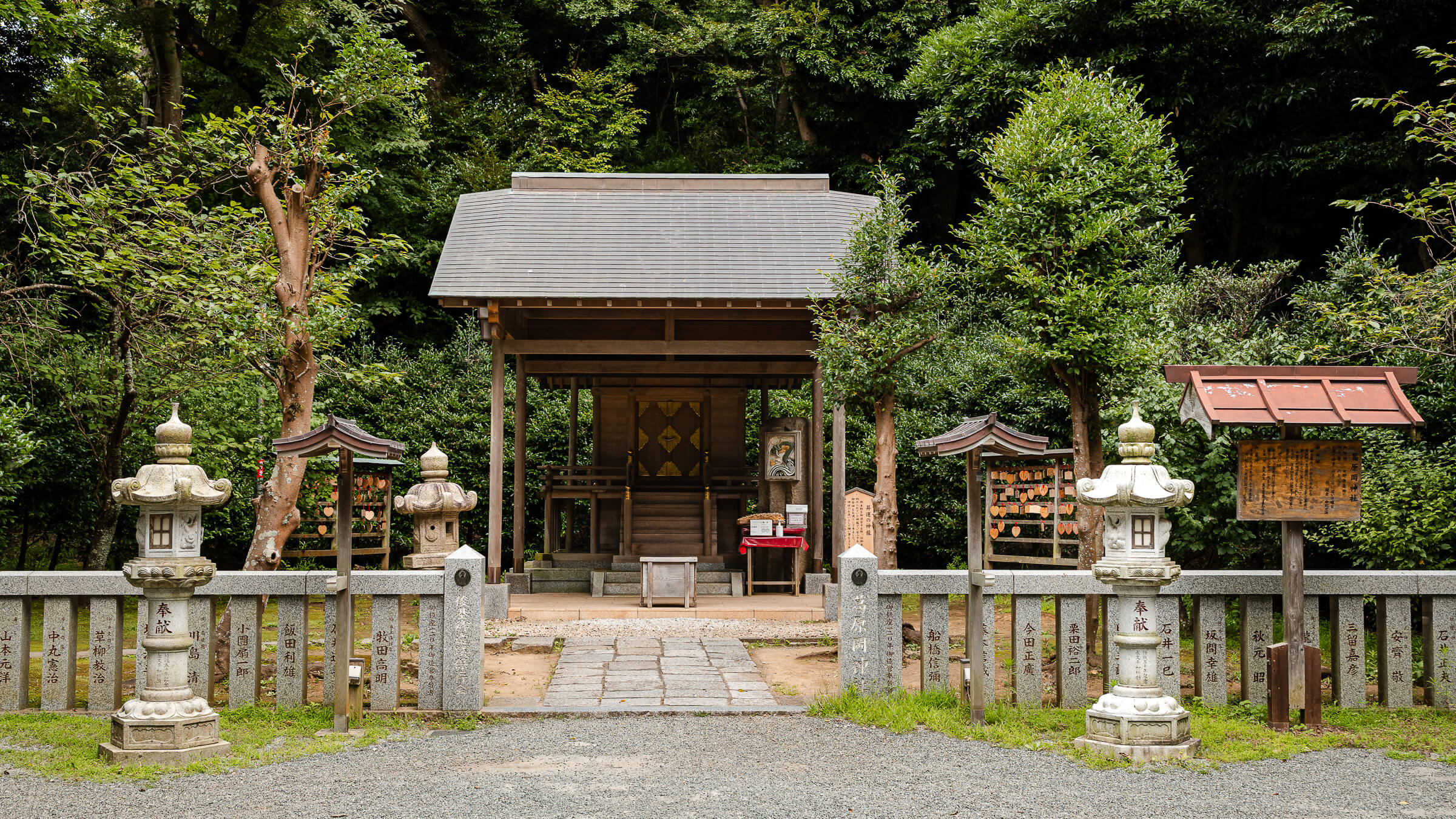 Kuzuharaoka Shrine on the Daibutsu Hiking Course