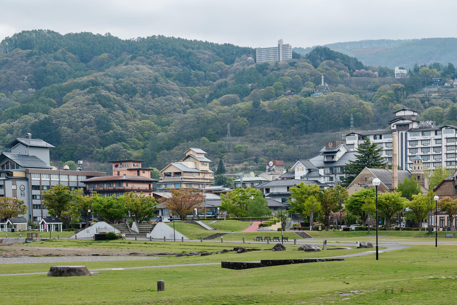 Hotels and ryokan beside a green lakeside park in Suwa, Nagano