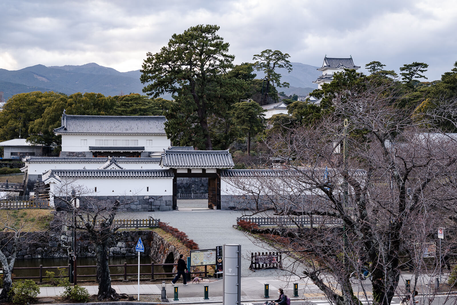 Odawara castle seen from across the street with elevated view