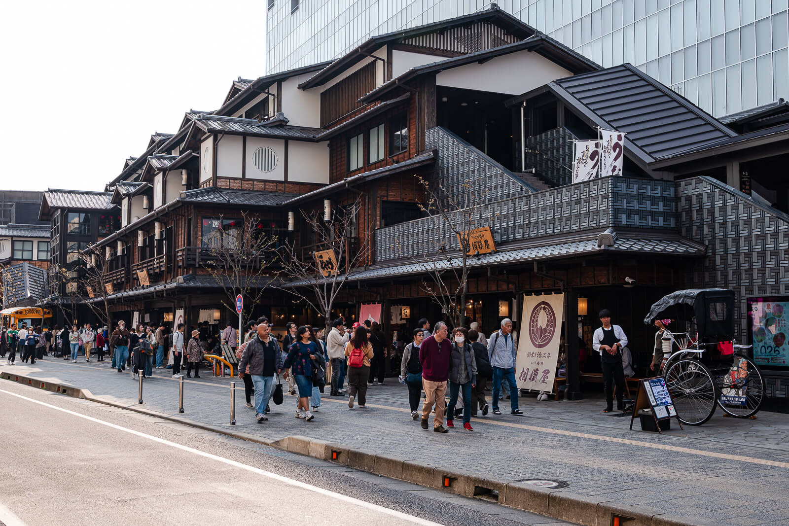 Pedestrians walking through the Oshiro Dori area near Odawara Castle