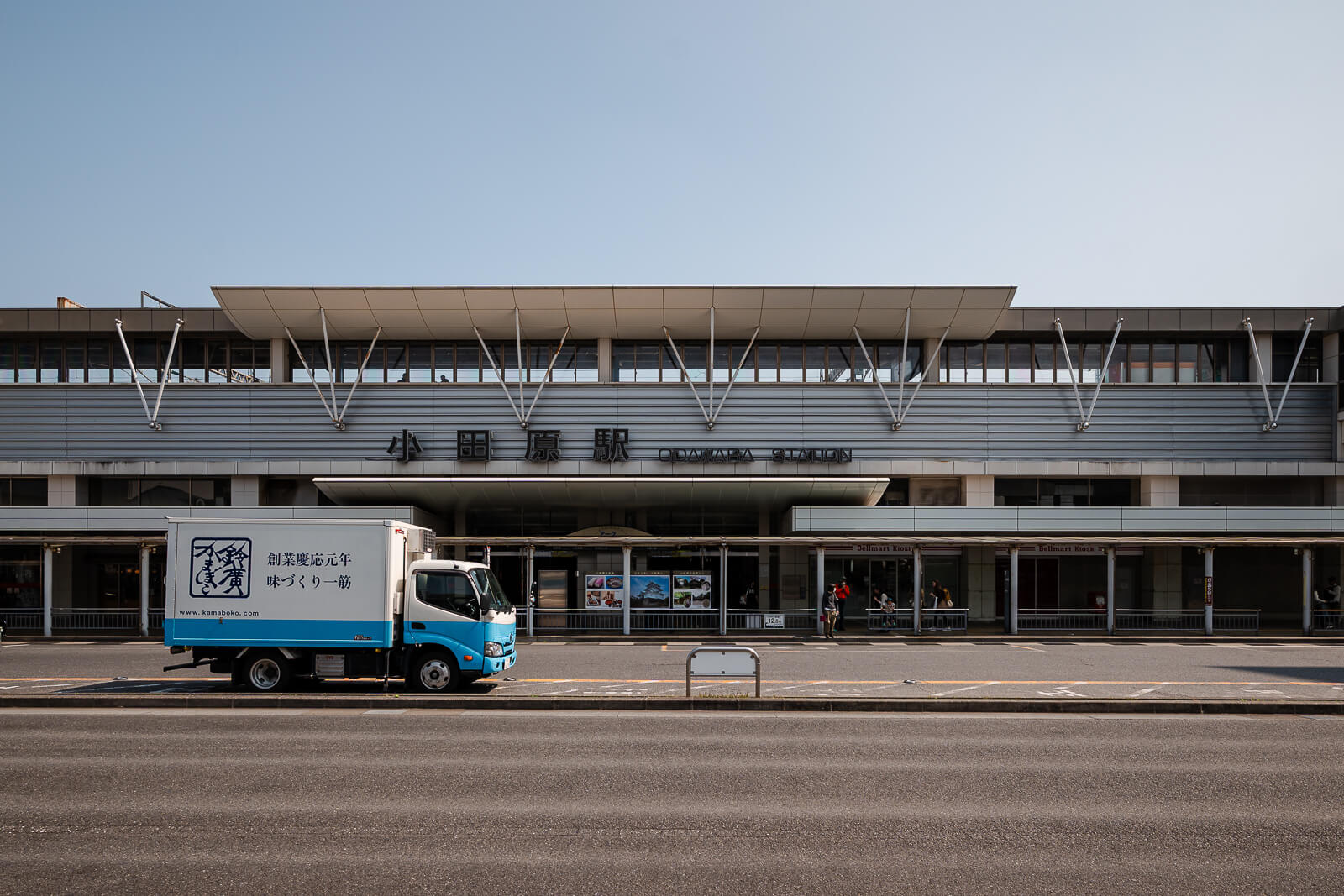 Exterior view of Odawara Station in Kanagawa Prefecture with buses and the station entrance visible near the castle district
