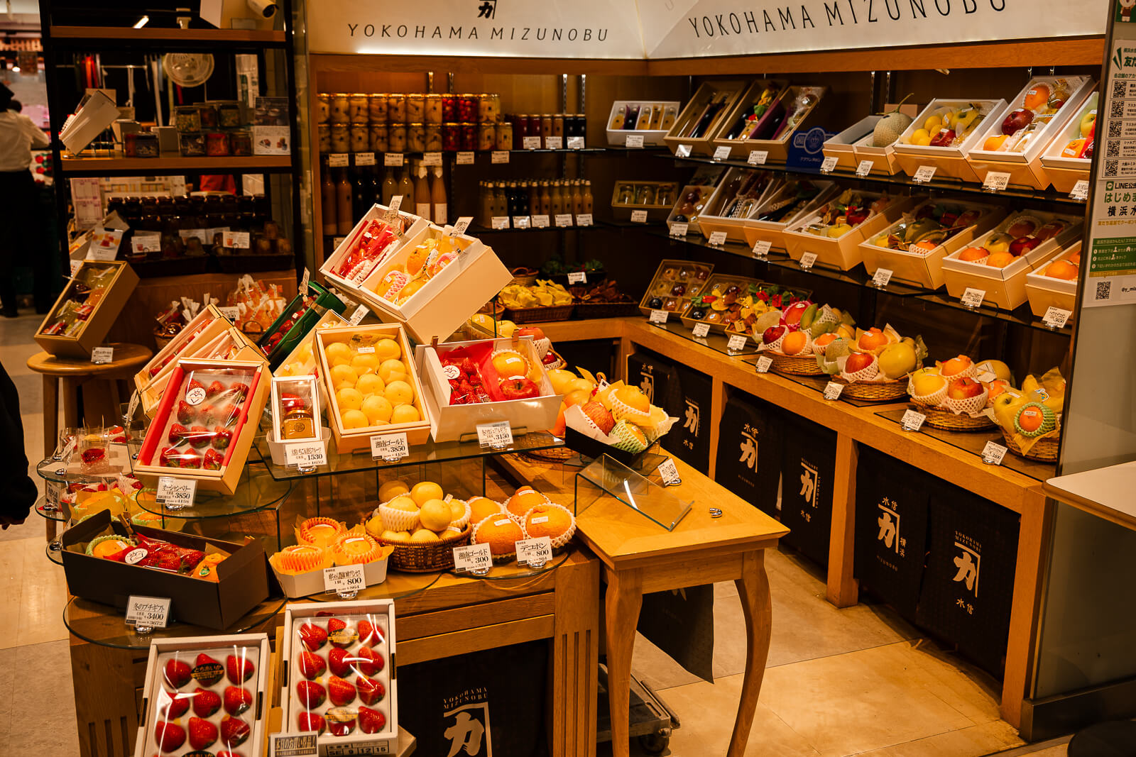Interior food and shopping area inside Minaka Odawara near Odawara Station