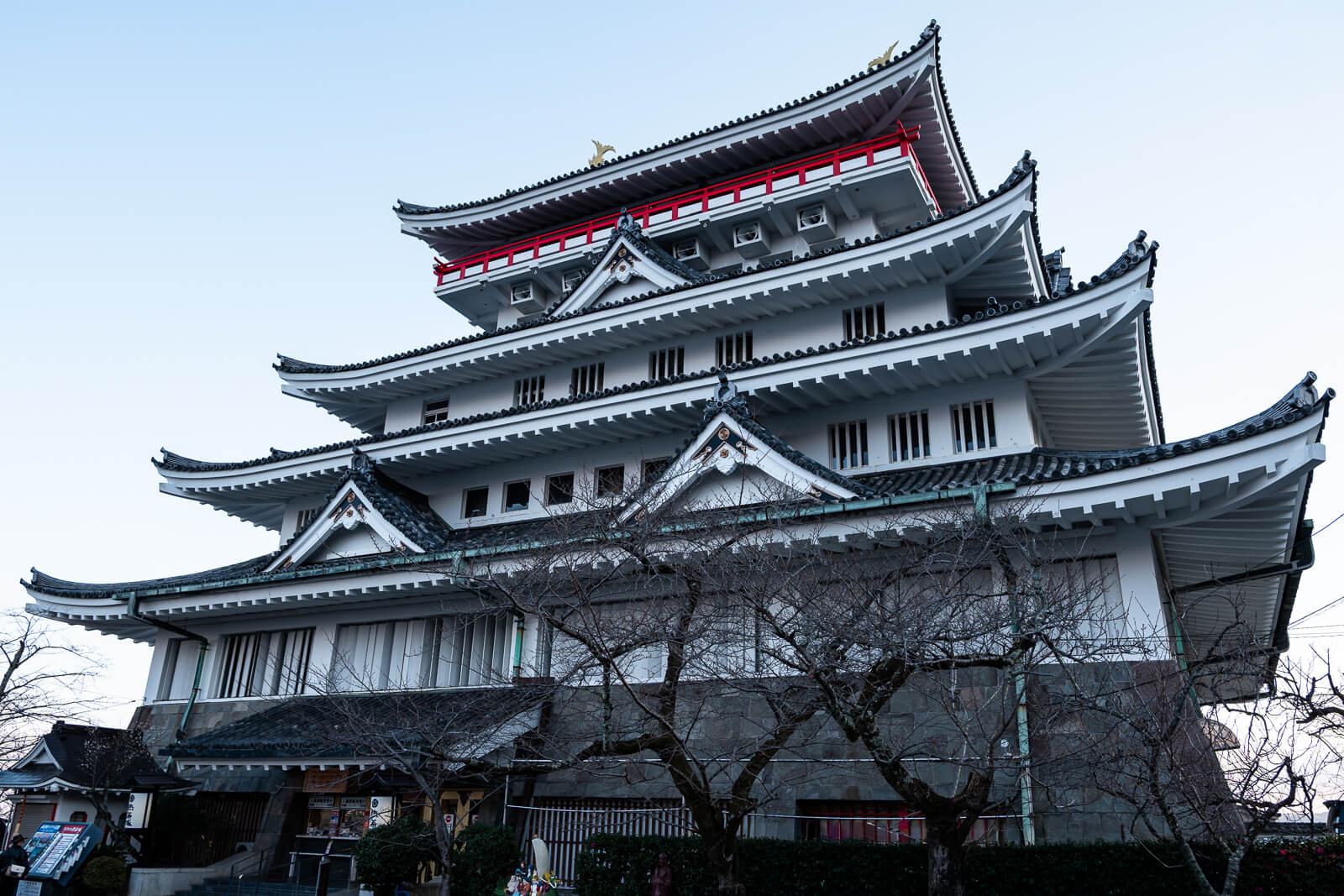 Atami Castle: Main exterior castle facade