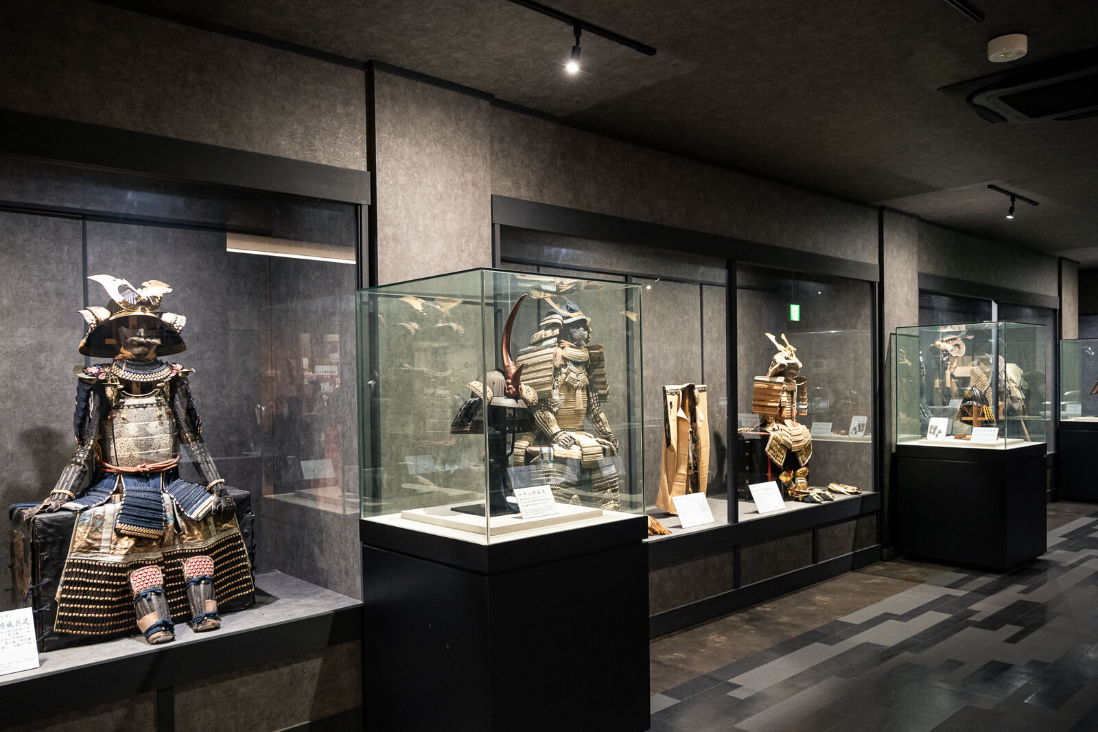 Atami Castle interior Samurai exhibits: Interior armor displays
