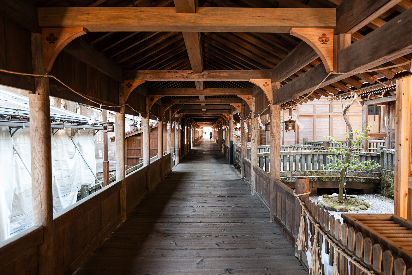 Covered walkway corridor at Suwa Taisha Kamisha Honmiya, Suwa