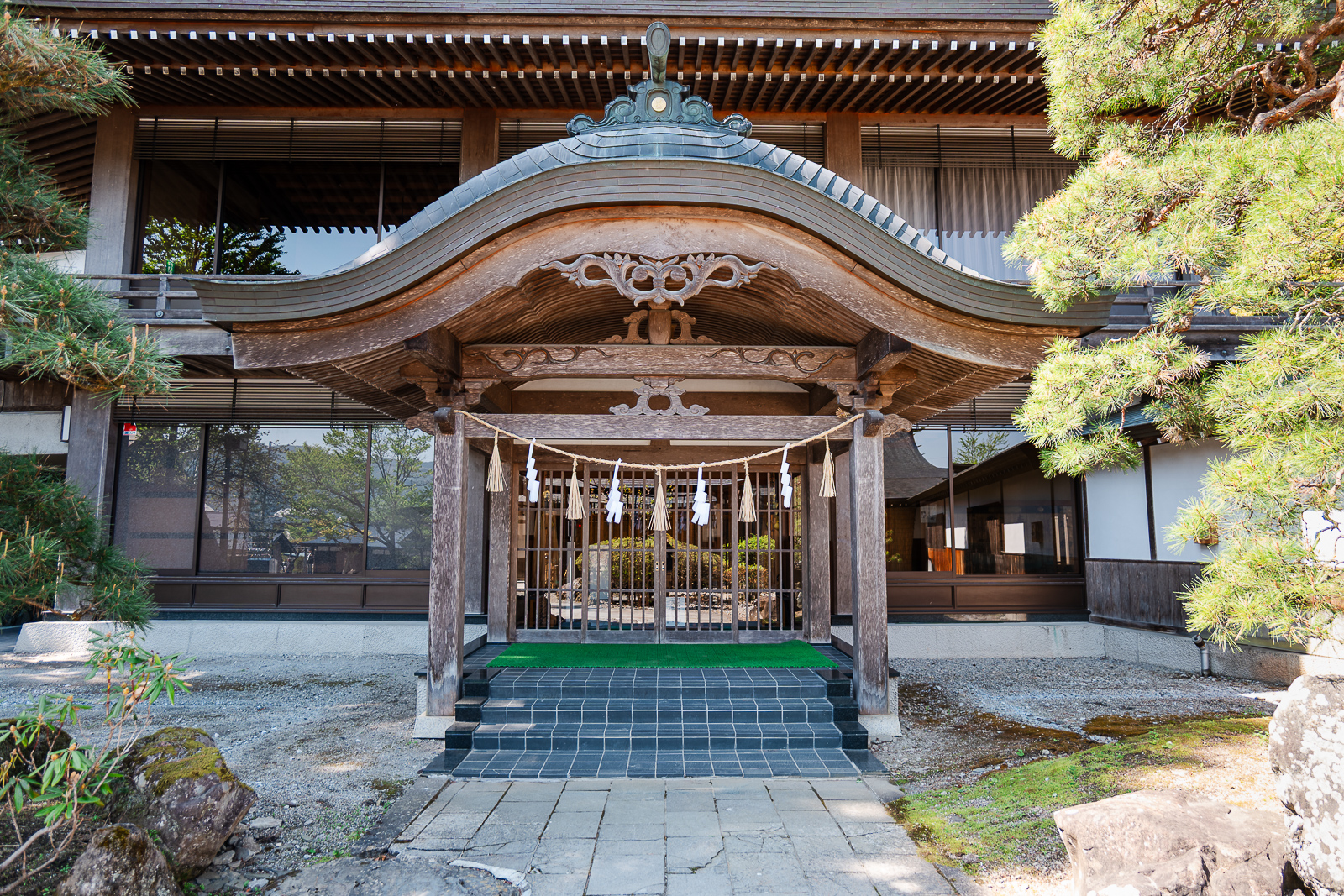 Main worship hall courtyard at Suwa Taisha Kamisha Honmiya, Suwa