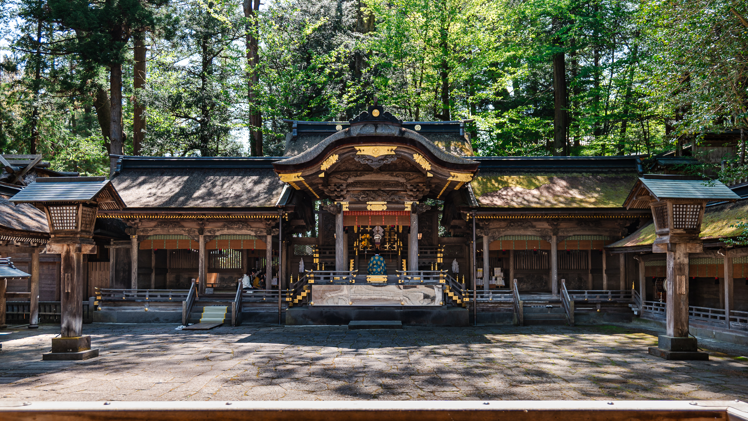 suwa taisha kamisha-honmiya main hall nagano